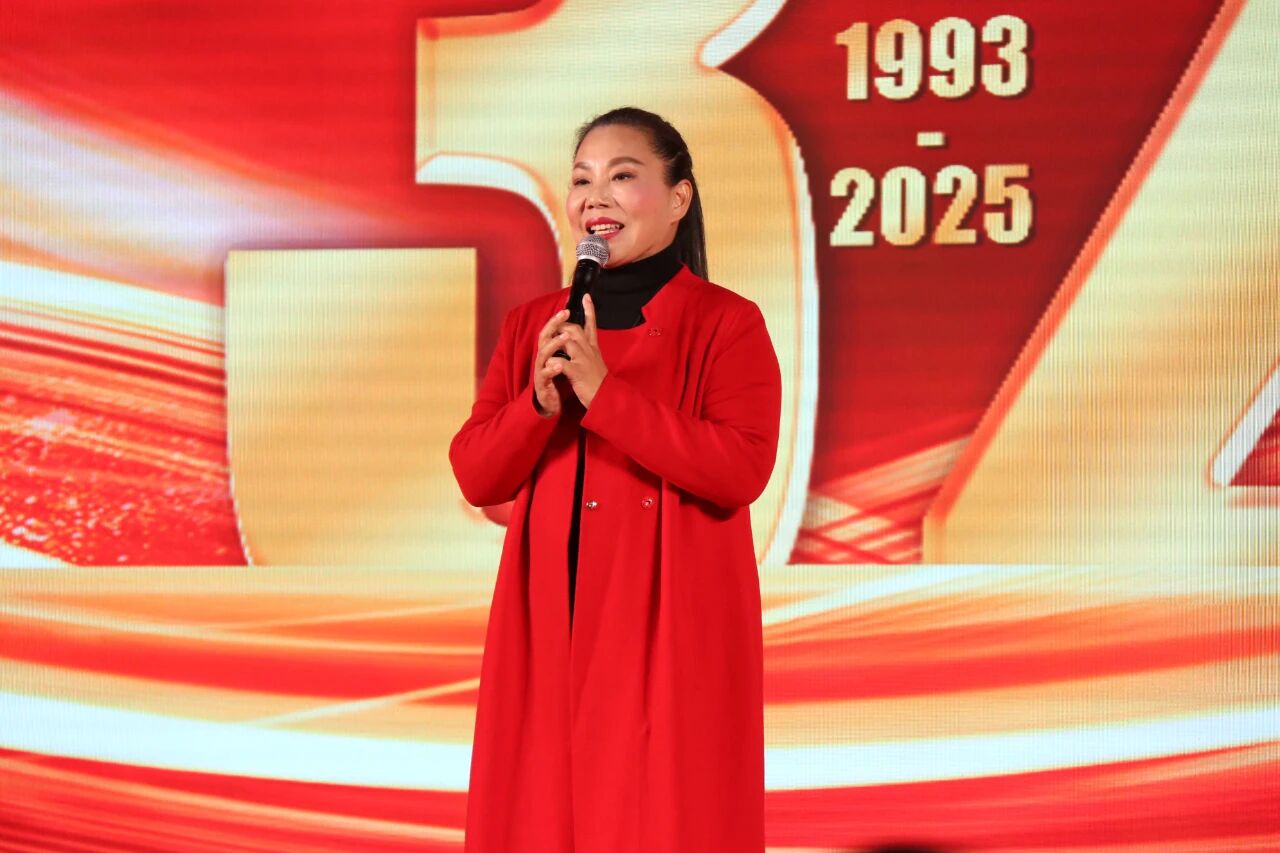 百消丹集团与张艳红剧团达成战略合作 共推戏曲网络化创新发展